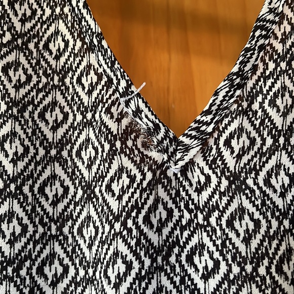 Flowy Buckle Tank Top - Picture 4 of 6